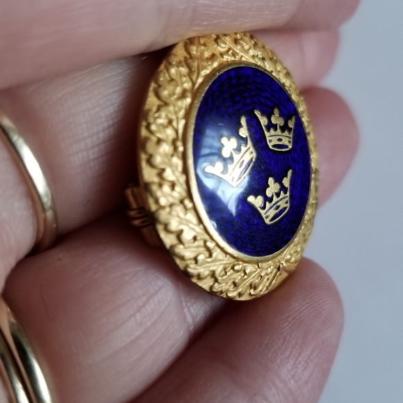 Vintage brooch Sporrong Sweden blue enamel gold tone three crown pin - Picture 12 of 16